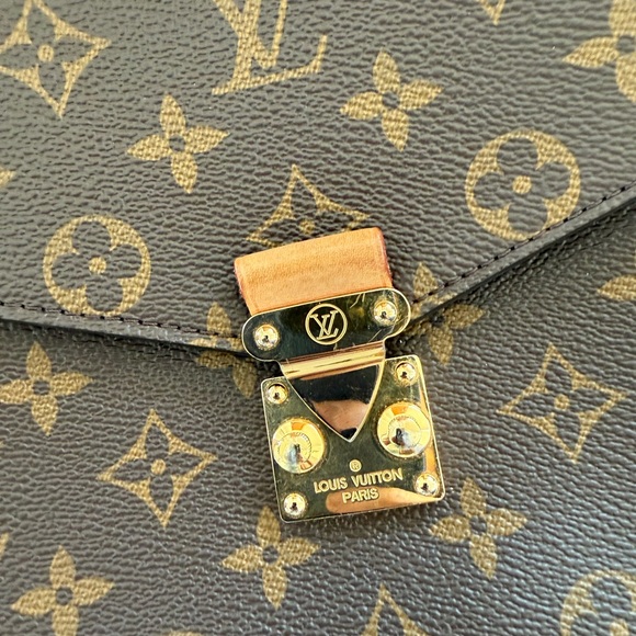 Louis Vuitton Monogram Pochette Metis - Picture 7 of 12